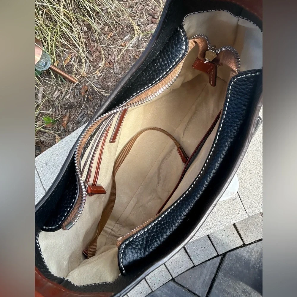 Dooney & Bourke this fashionable